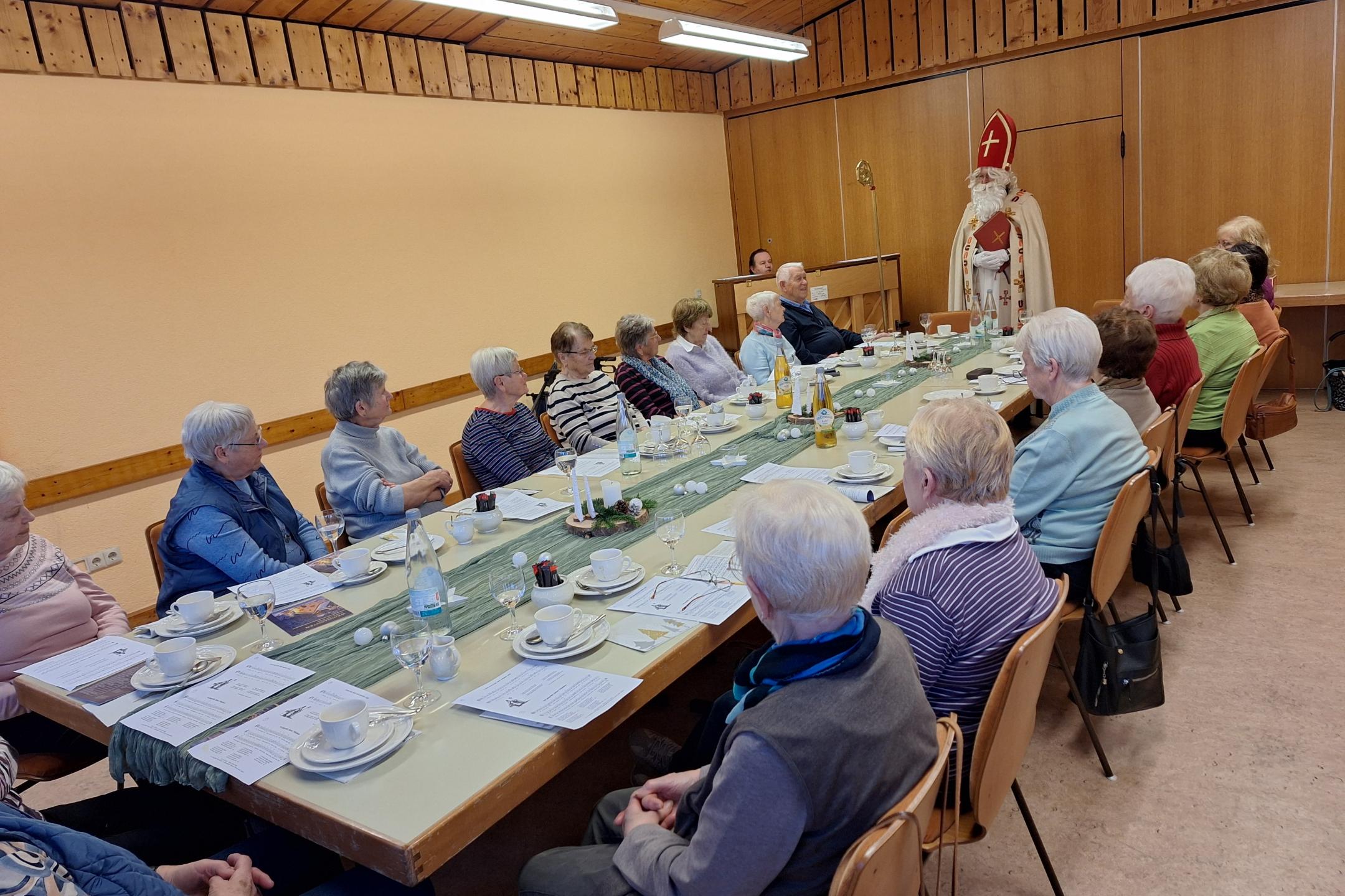 Nikolaus bei Kaffee + Mehr